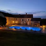 Soie Villalunoterie Futuroscope Piscine 6pers Oyre